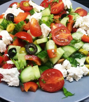 Beyaz Peynirli Yeşil salata