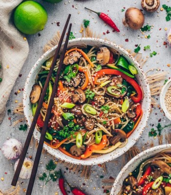 Sebzeli Noodle