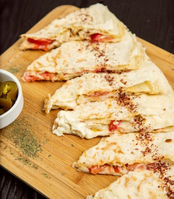 Sucuklu Kaşarlı Gözleme